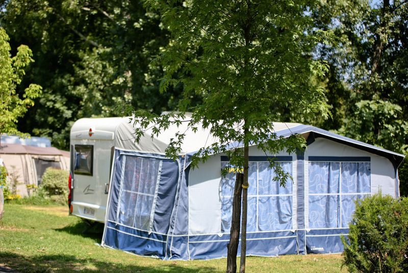 Vue aérienne emplacements Camping Larrouleta