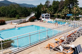 Parc aquatique chauffé du camping Sunêlia Les Pins avec piscine adultes