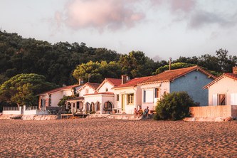 Ambiance bord de mer Méditerranée du camping Les Pins