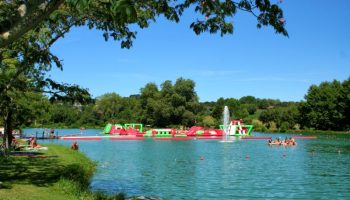 Lac privé 2,5 ha — Camping Larrouleta bord de l'eau Pays Basque