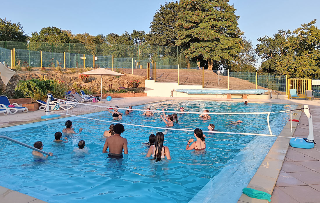 Espace aquatique chauffé du Camping La Hallerais