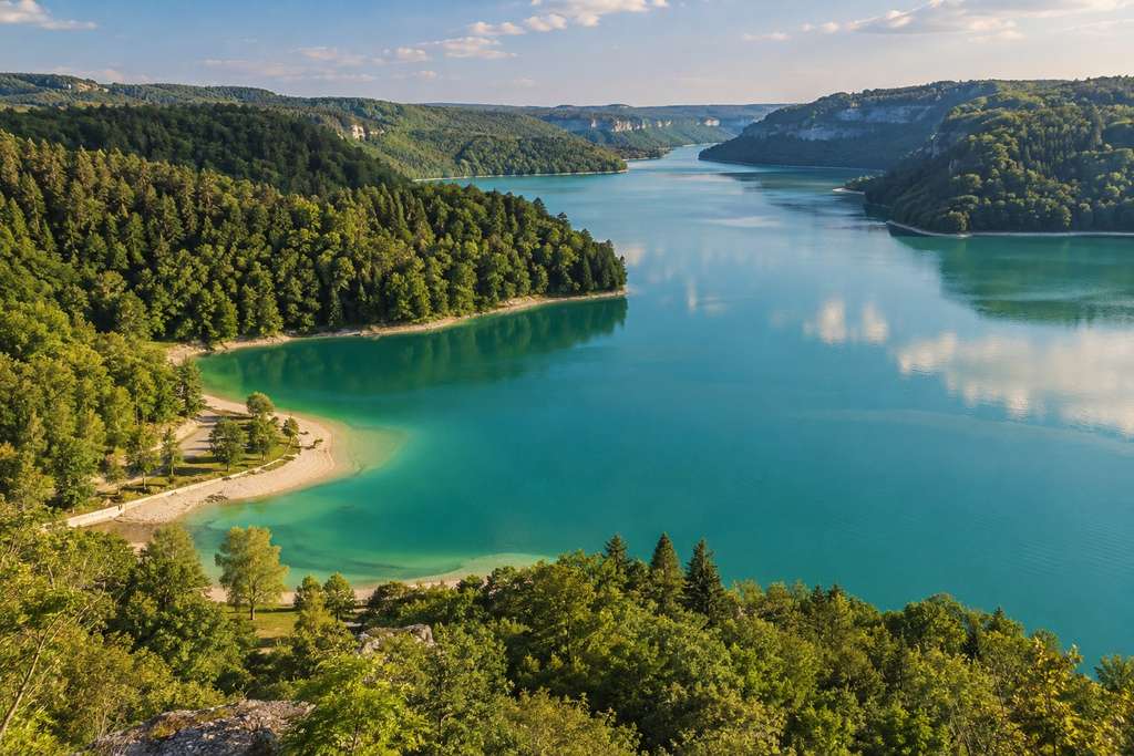 Lac de Vouglans : plages, activités et village englouti